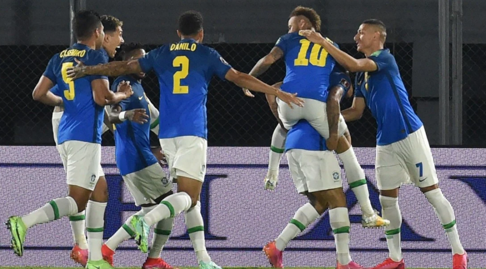 البرازيل وأورغواي يستعدان لمواجهة ملتهبة في تصفيات كأس العالم